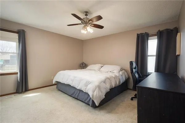 $275,000 | 2319 Northwest 4th St Place, Blue Springs, MO 64014