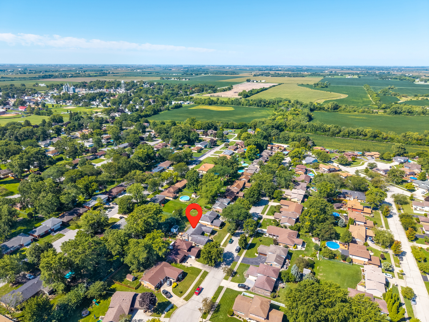 520 Chestnut Lane Beecher, IL 60401 - Photo 1 of 27 a view of a city