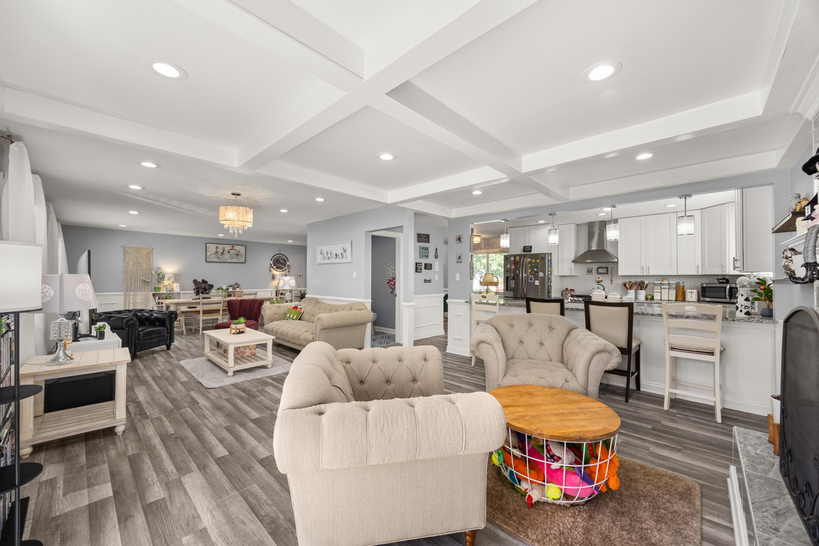 520 Chestnut Lane Beecher, IL 60401 - Photo 13 of 27 a living room with furniture and kitchen view