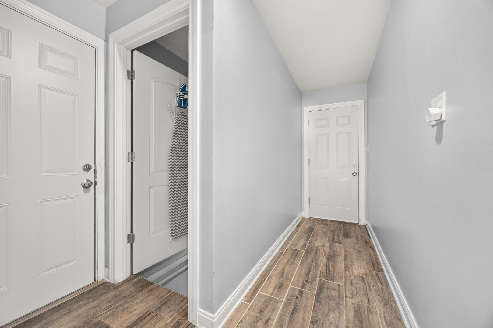 520 Chestnut Lane Beecher, IL 60401 - Photo 17 of 27 wooden floor in a gallery