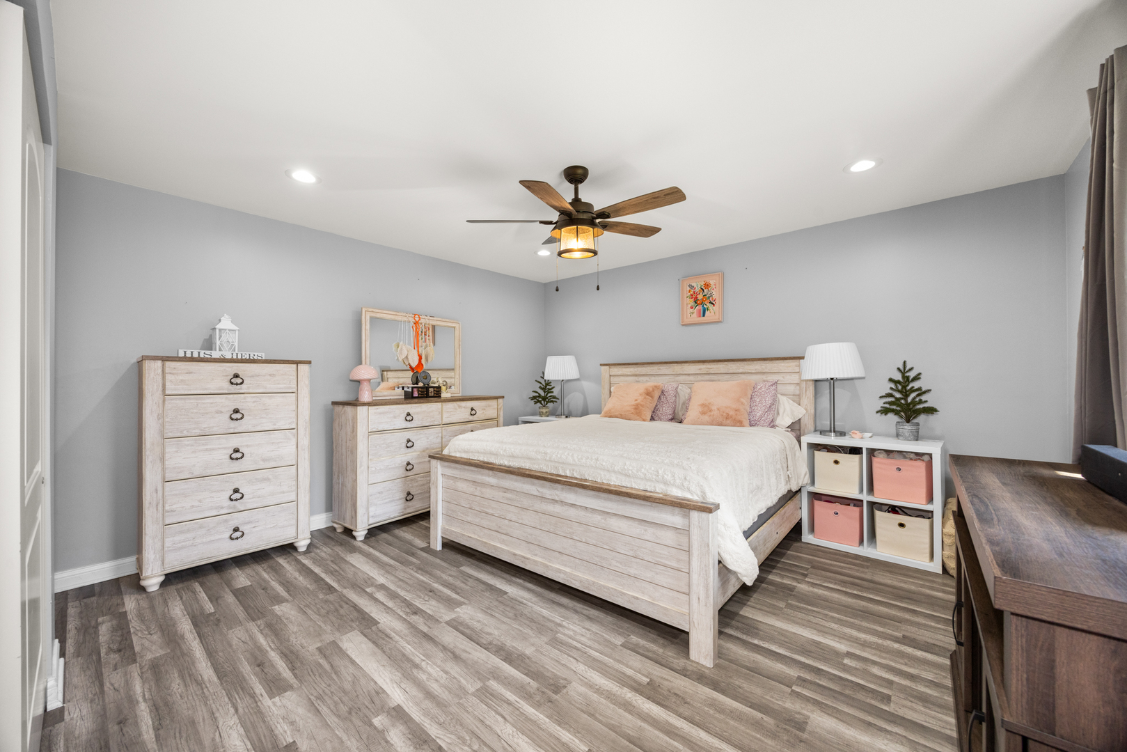 520 Chestnut Lane Beecher, IL 60401 - Photo 18 of 27 a bedroom with a bed and a table