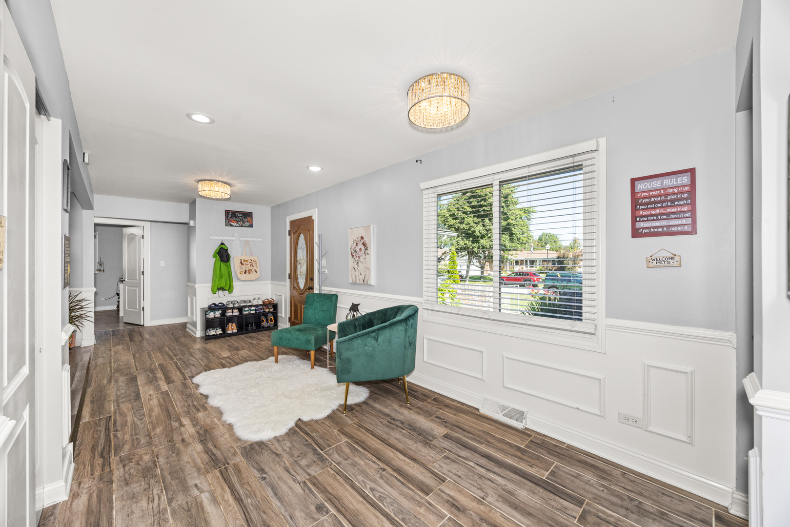 520 Chestnut Lane Beecher, IL 60401 - Photo 3 of 27 a living room with furniture and a window