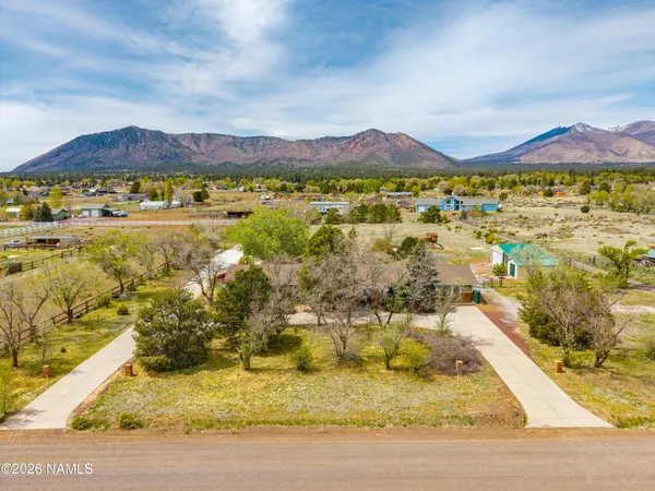 $1,050,000 | 8710 Mary's Drive, Flagstaff, AZ 86004