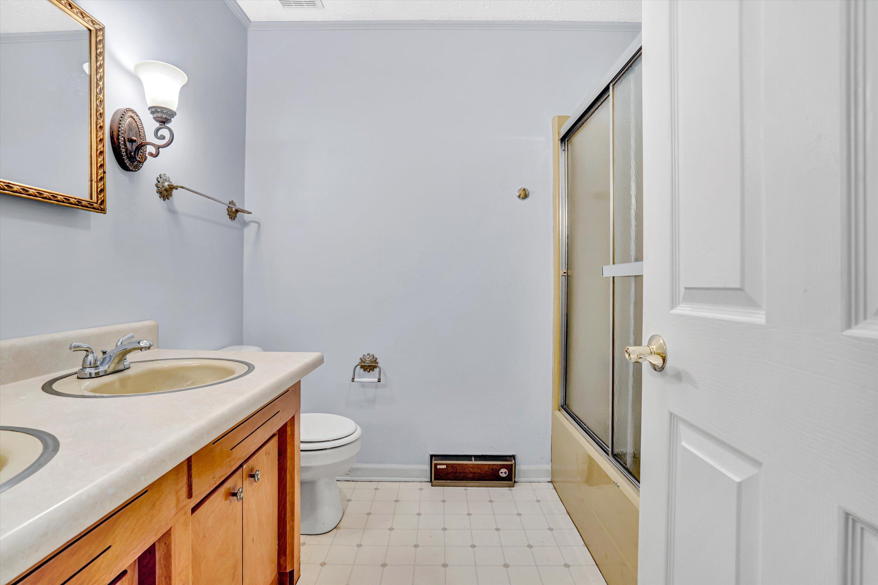 581 Ben Annie Road Gretna, VA 24557 - Photo 24 of 57 Hall Bath