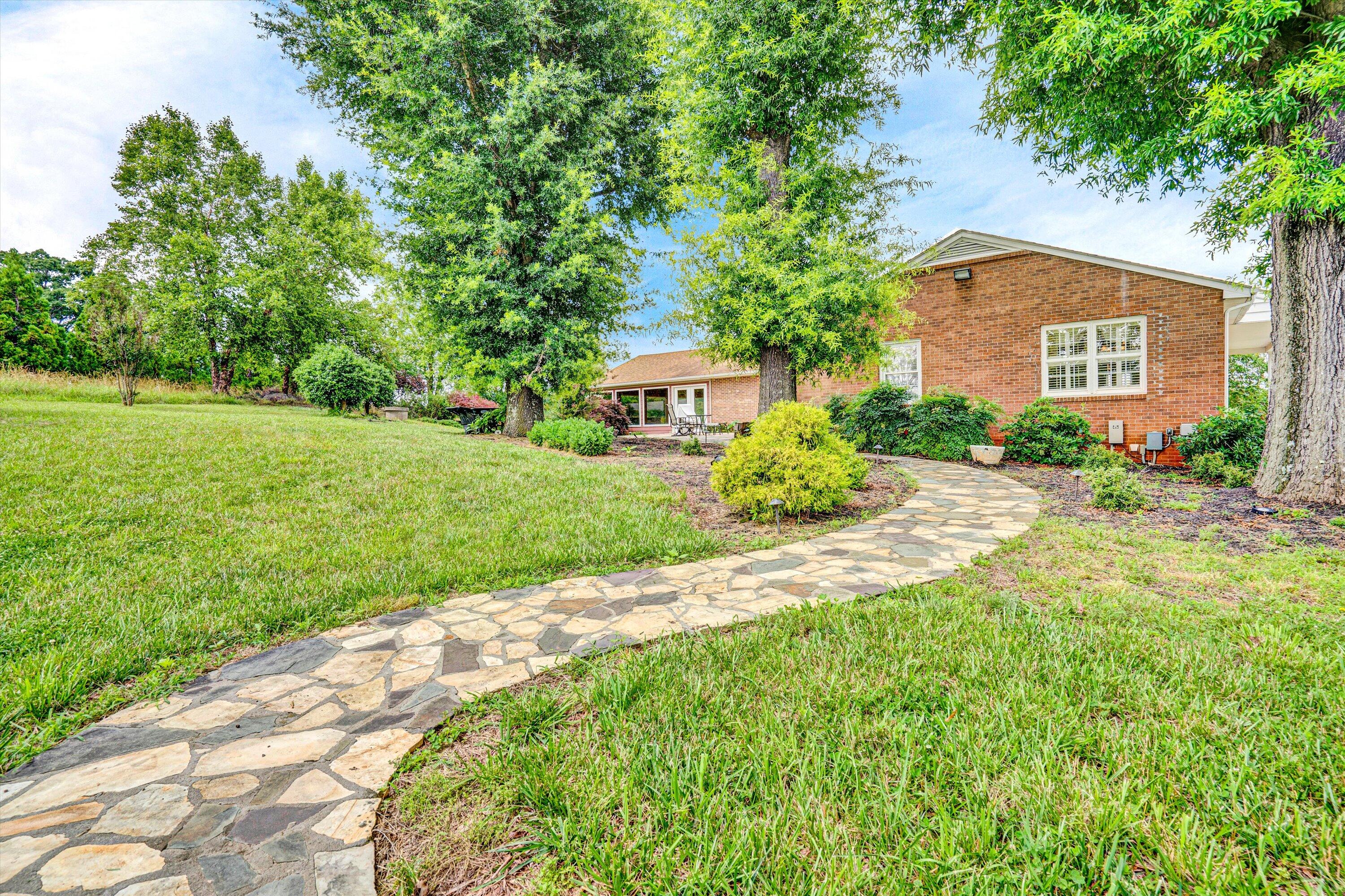 581 Ben Annie Road Gretna, VA 24557 - Photo 38 of 57 09-DSC00091
