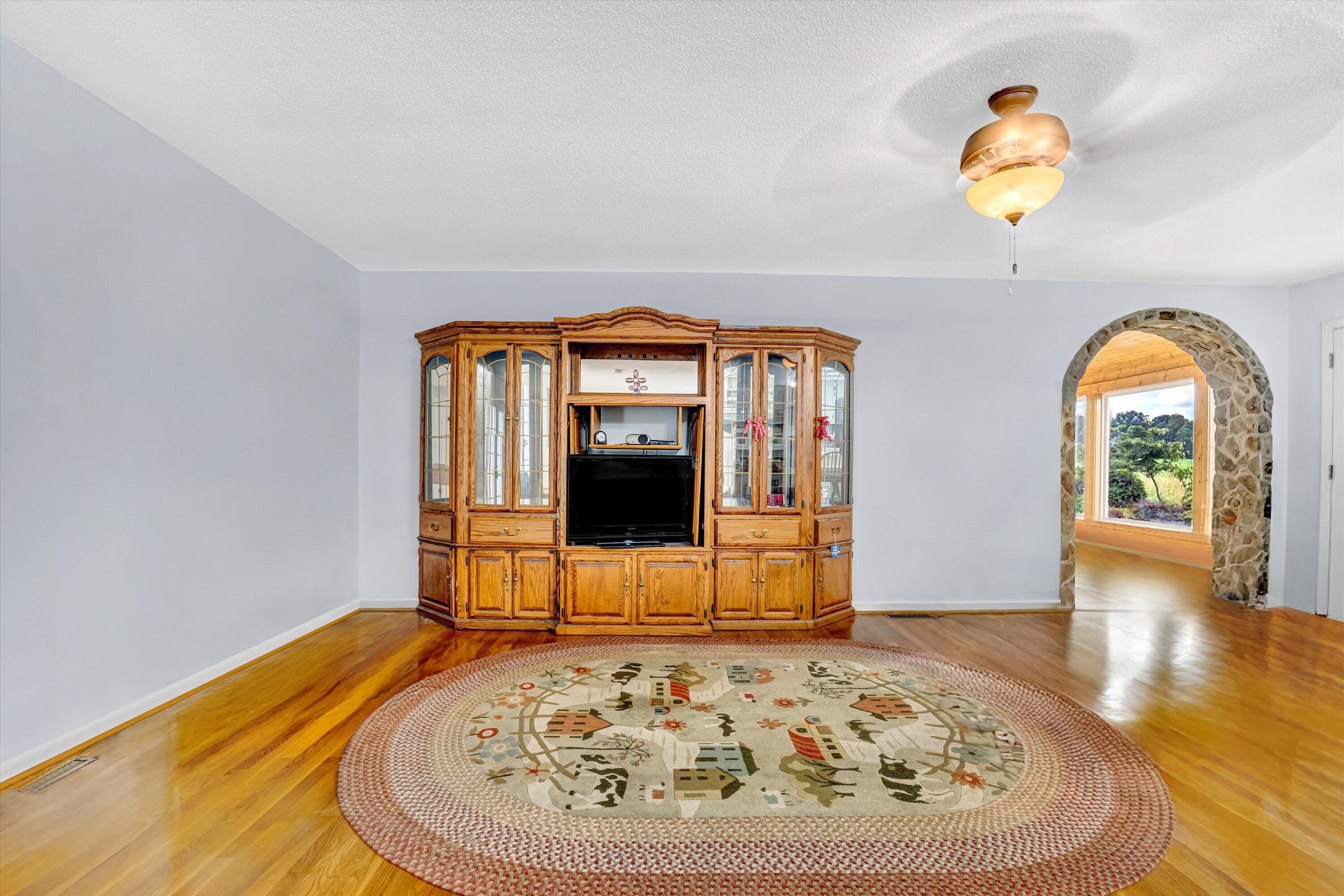 581 Ben Annie Road Gretna, VA 24557 - Photo 10 of 57 Living Room