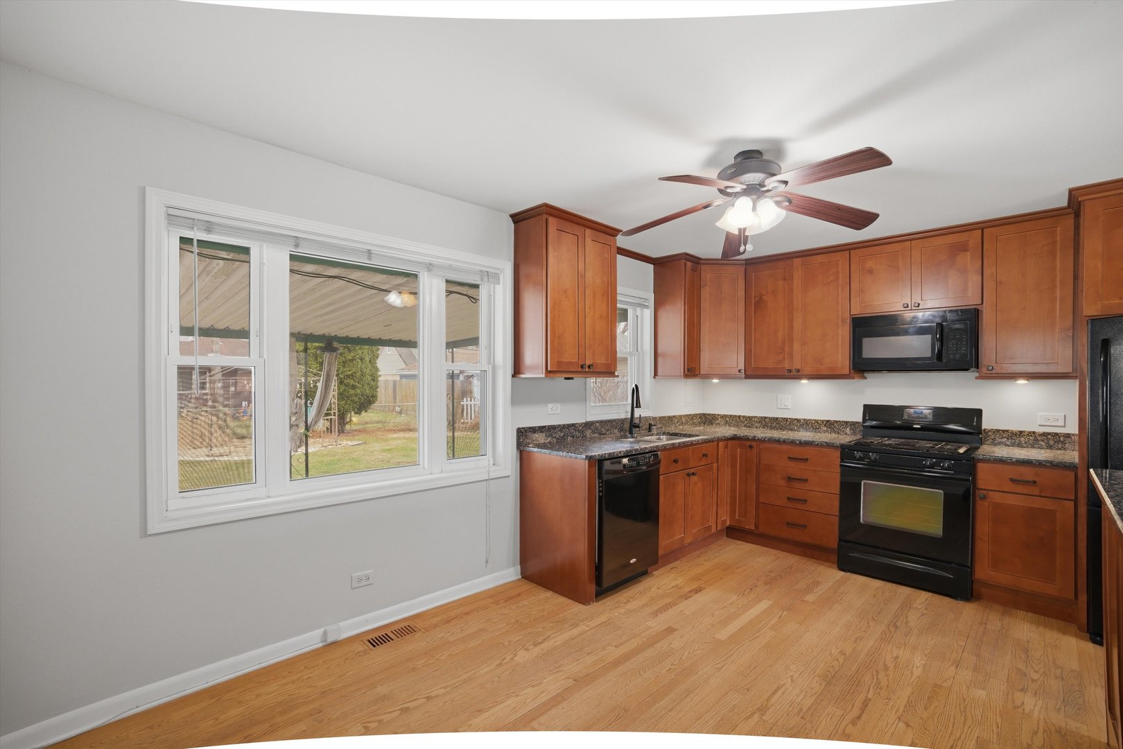 8912 Windsor Lane Bridgeview, IL 60455 - Photo 4 of 37