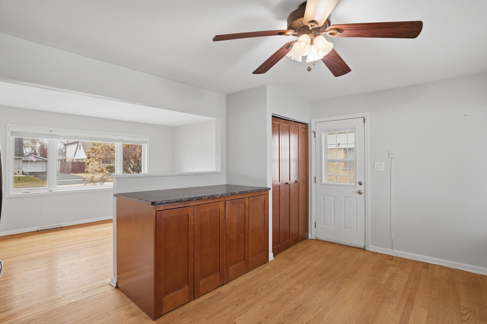 8912 Windsor Lane Bridgeview, IL 60455 - Photo 5 of 37