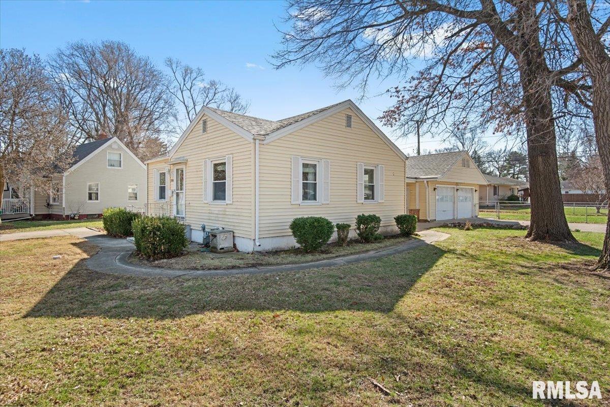 2100 East Hood Street Springfield, IL 62703 - Photo 2 of 23