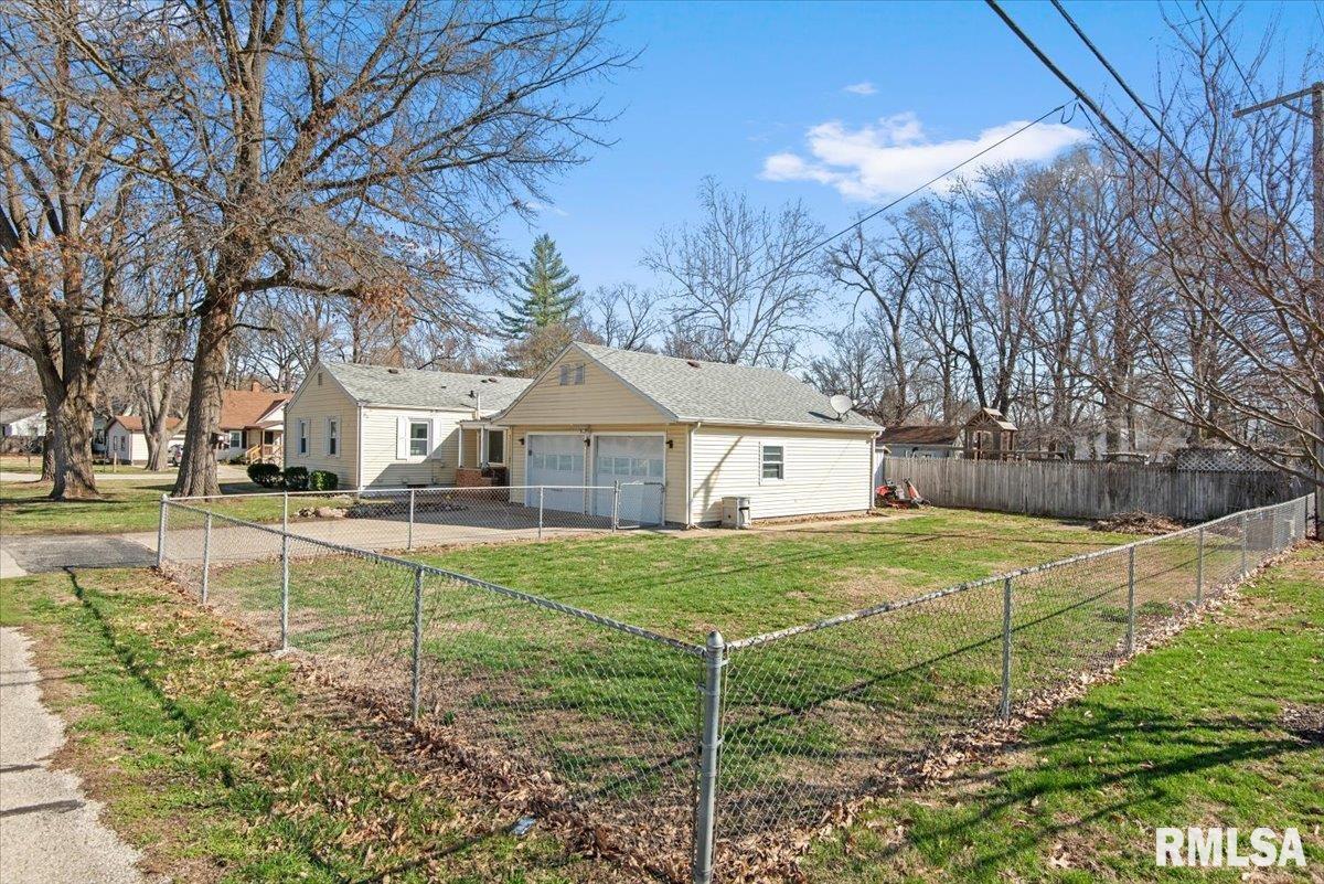 2100 East Hood Street Springfield, IL 62703 - Photo 3 of 23