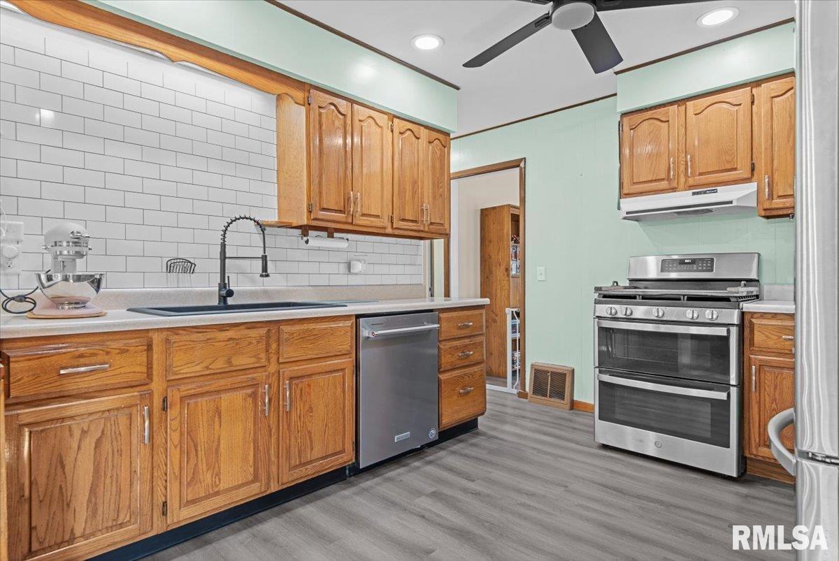 2100 East Hood Street Springfield, IL 62703 - Photo 9 of 23