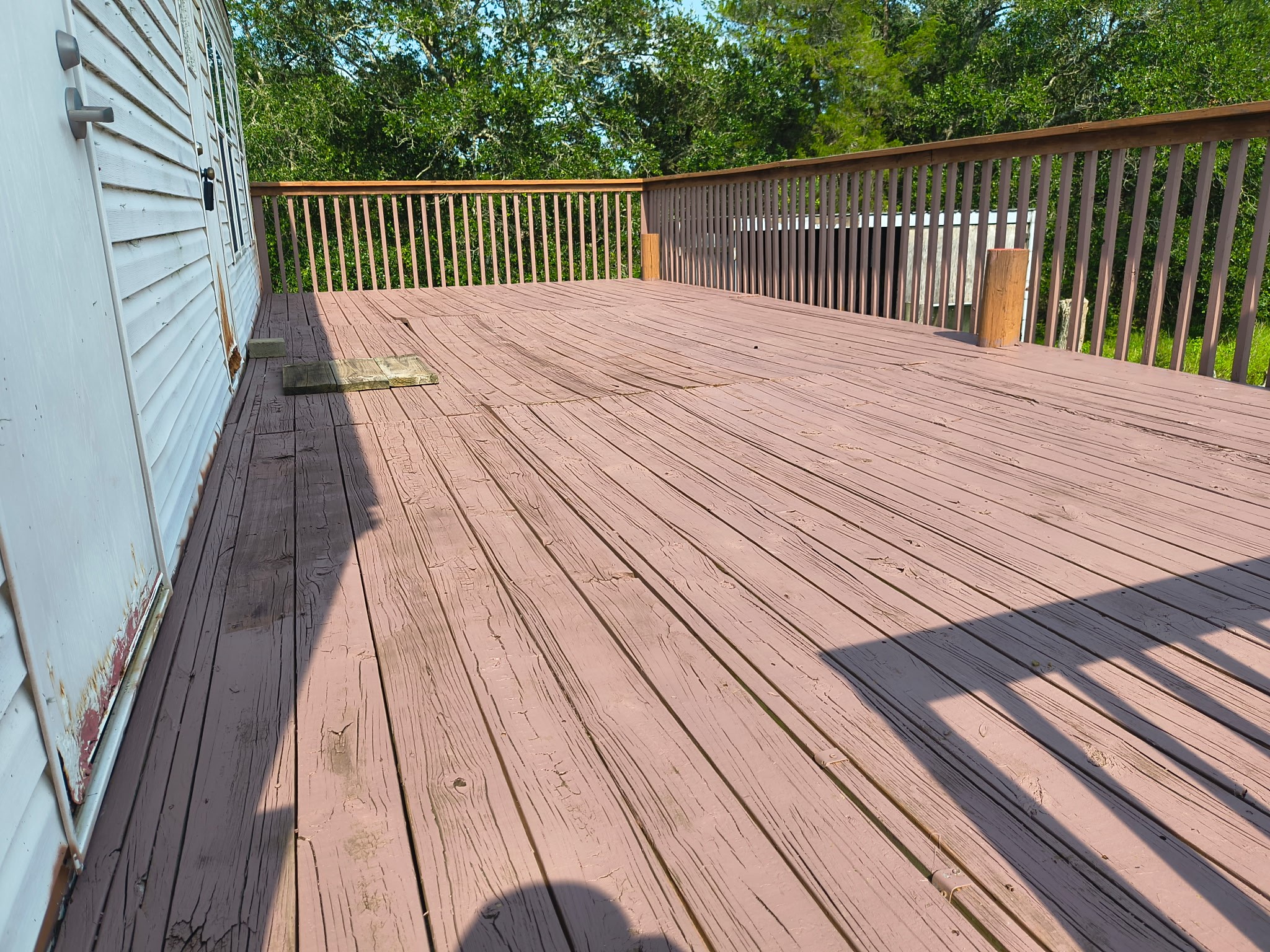 613 Troy Street Anahuac, TX 77514 - Photo 2 of 8