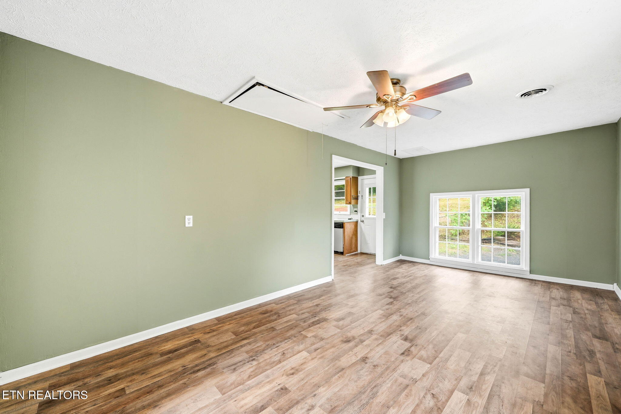 415 Parker Road Morristown, TN 37813 - Photo 8 of 20 19-web-or-mls-415 Parker Road-8