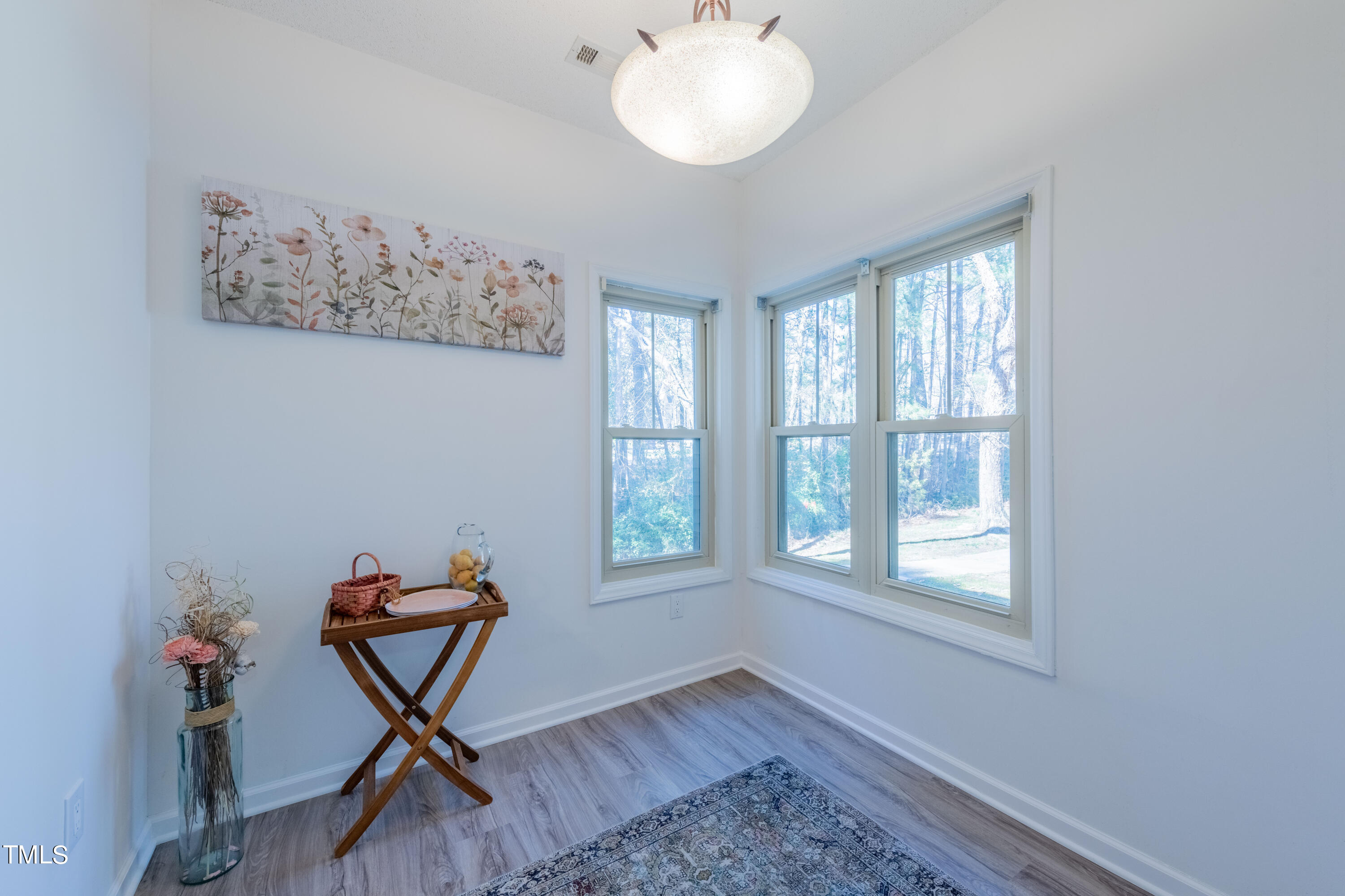 6121 Sunpointe Drive, Unit 102 Raleigh, NC 27606 - Photo 8 of 30 Eat in area
