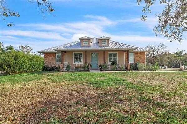 a view of a yard in front of a house
