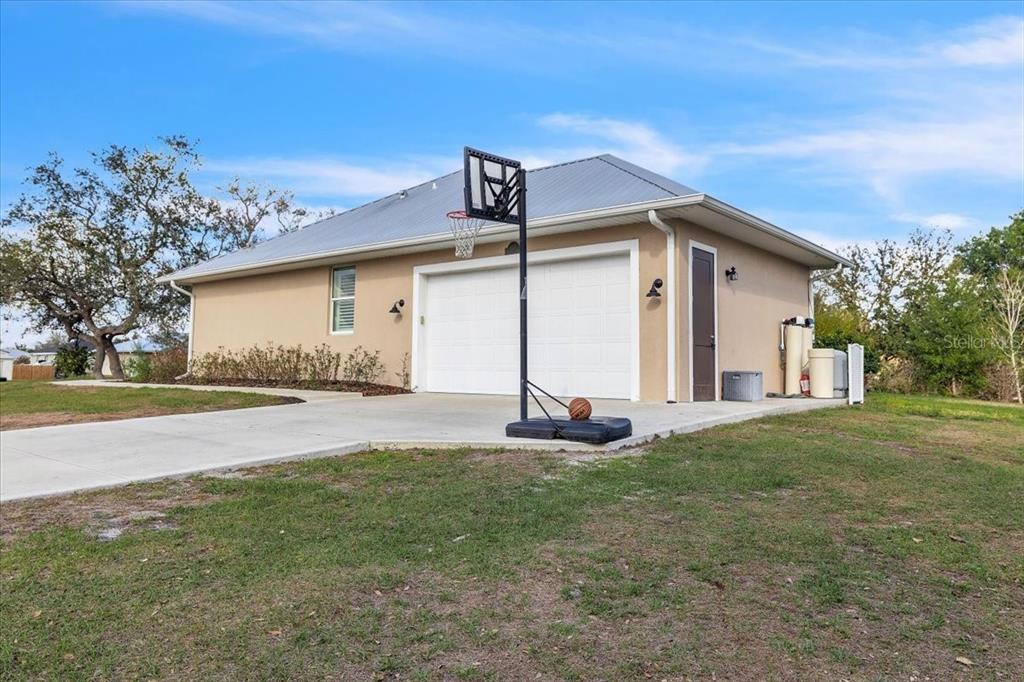8429 Southwest Riverview Circle Arcadia, FL 34269 - Photo 29 of 45 a front view of a house with garden
