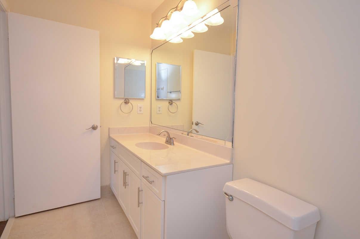 21420 Millbrook Court Boca Raton, FL 33498 - Photo 21 of 30 2nd Bathroom