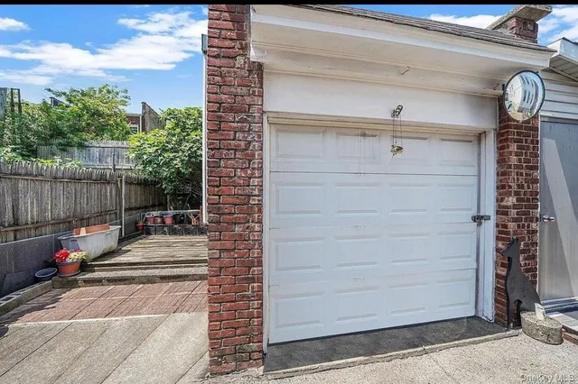 a view of entryway door of a house