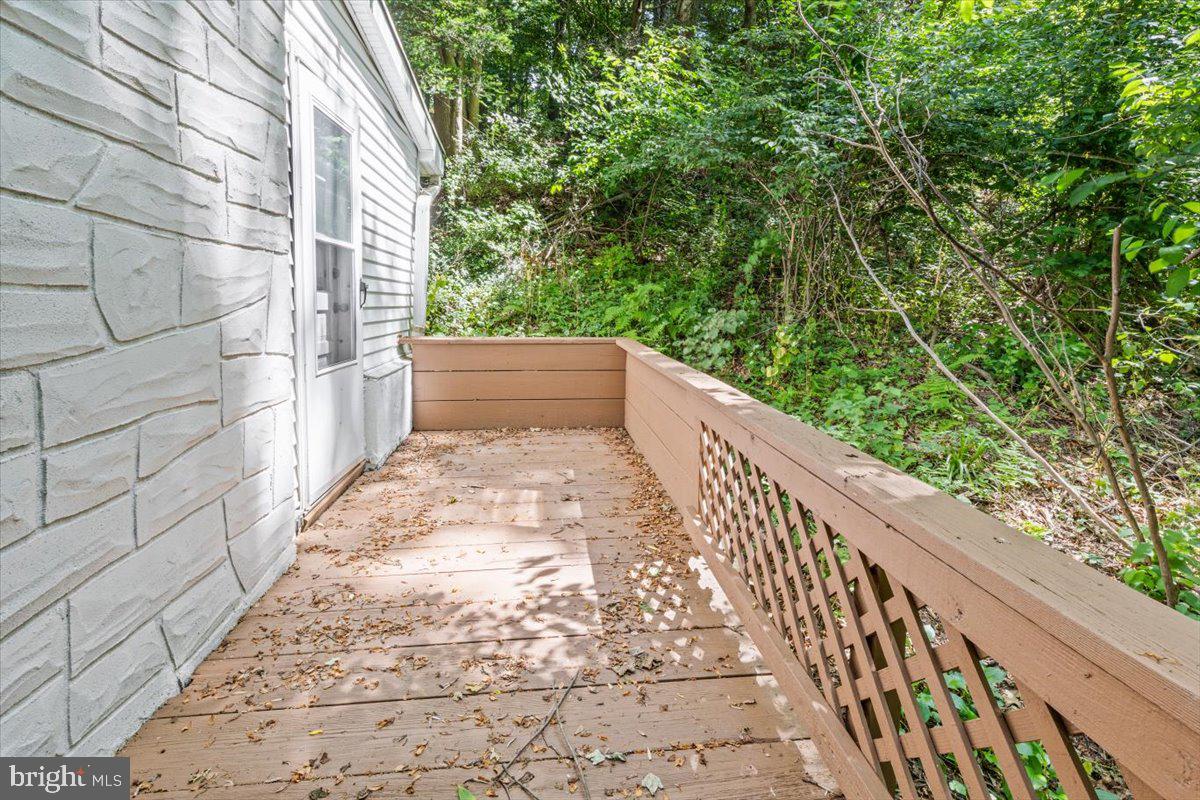 15 Hampshire Road Reading, PA 19608 - Photo 16 of 23 Spacious deck for summer barbecues!