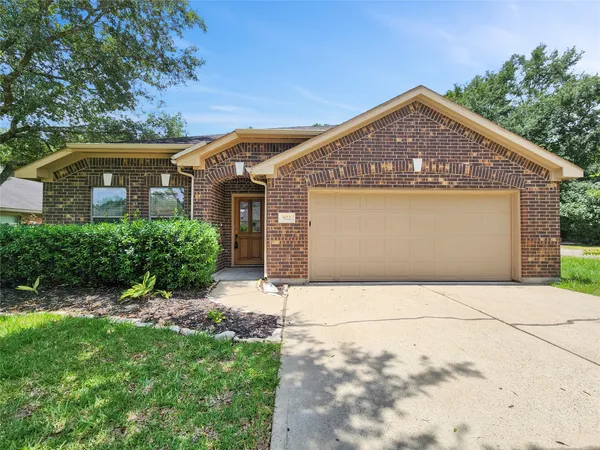 $2,100 | 922 Fife Drive, Conroe, TX 77301
