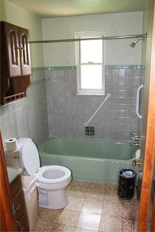 104 KIngs Road Braddock Hills, PA 15221 - Photo 13 of 23 Full bathroom located on the main floor.