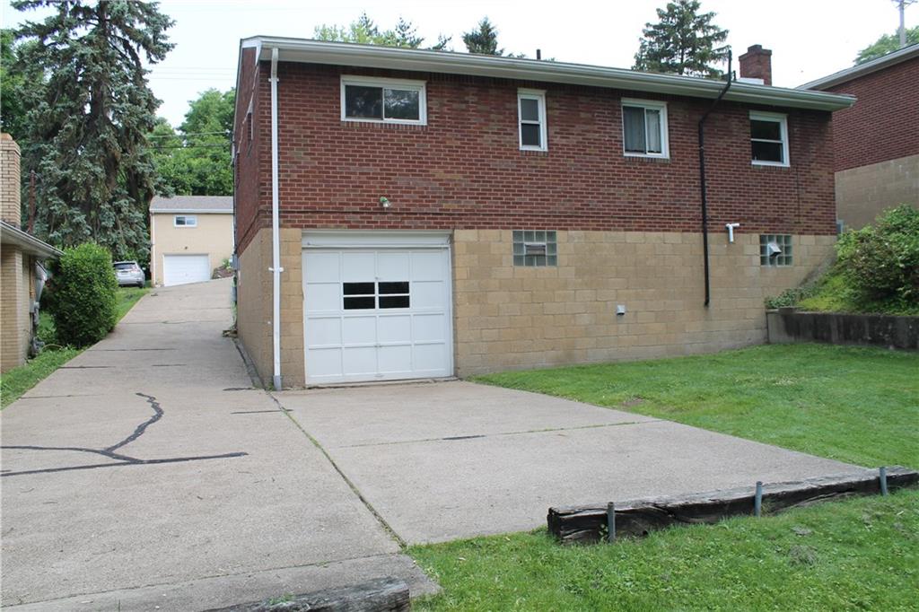 104 KIngs Road Braddock Hills, PA 15221 - Photo 3 of 23 1 Car Integral Garage.