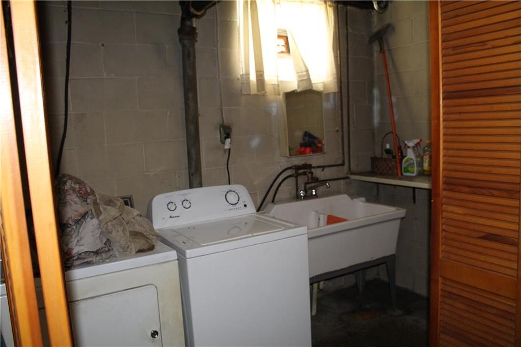 104 KIngs Road Braddock Hills, PA 15221 - Photo 21 of 23 Laundry Room, appliances included.