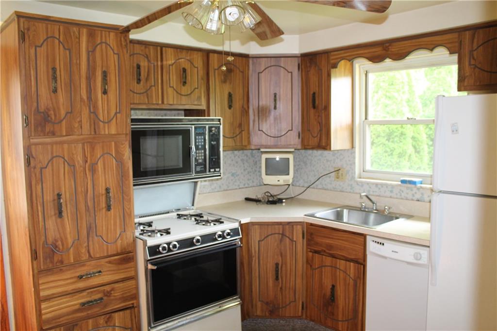 104 KIngs Road Braddock Hills, PA 15221 - Photo 9 of 23 All appliances are included with the purchase.