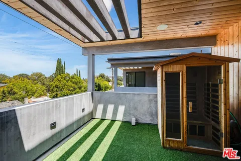 $1,599,000 | 4425 North Studio Place, Studio City, CA 91602