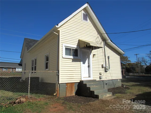 $1,400 | 220 Arlington Street, Forest City, NC 28043