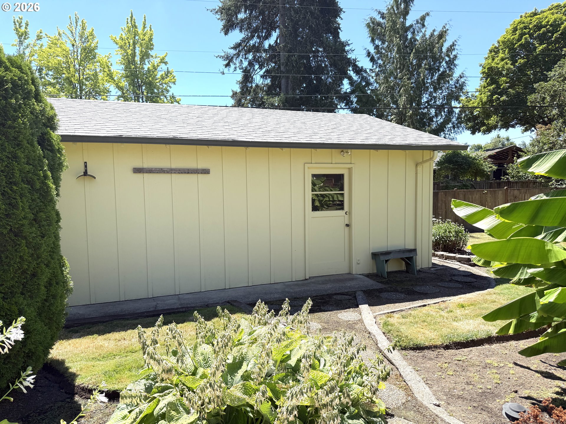 2172 Roland Way Eugene, OR 97401 - Photo 32 of 42 Garage