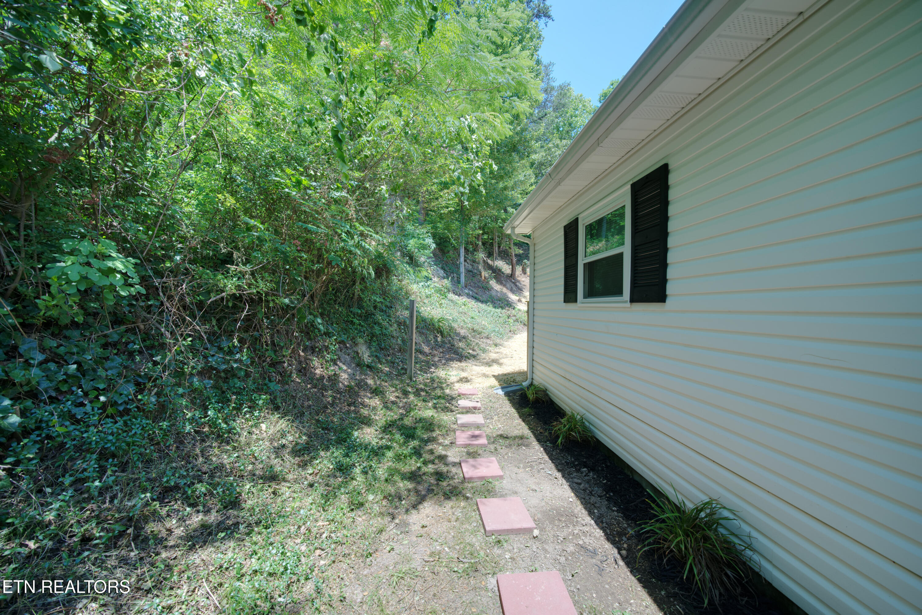 523 West Broad Street Clinton, TN 37716 - Photo 19 of 21 19 - Clinton TN
