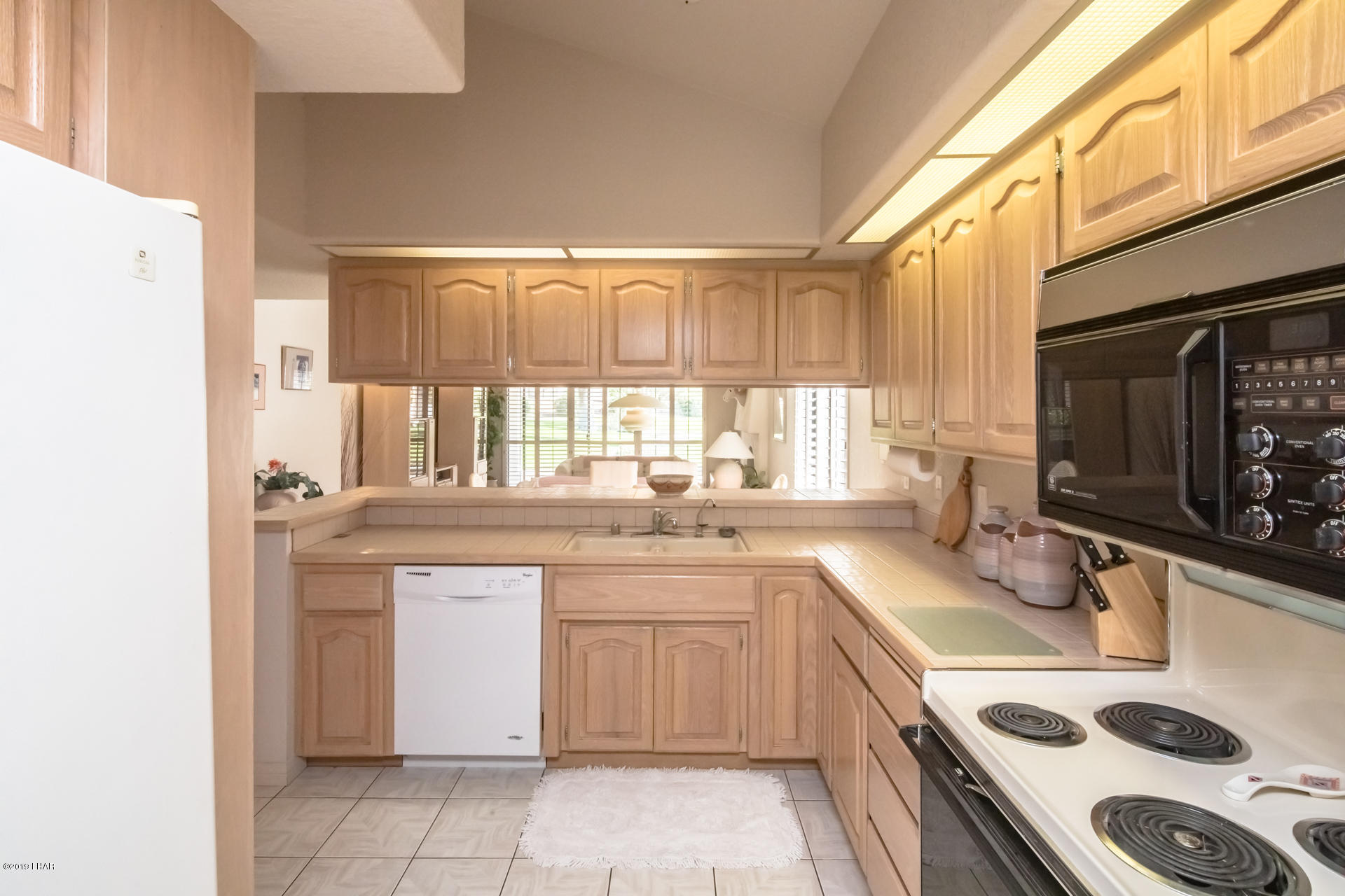 375 London Bridge Road, Unit 65 Lake Havasu City, AZ 86403 - Photo 15 of 35 Nice easy to cook kitchen.