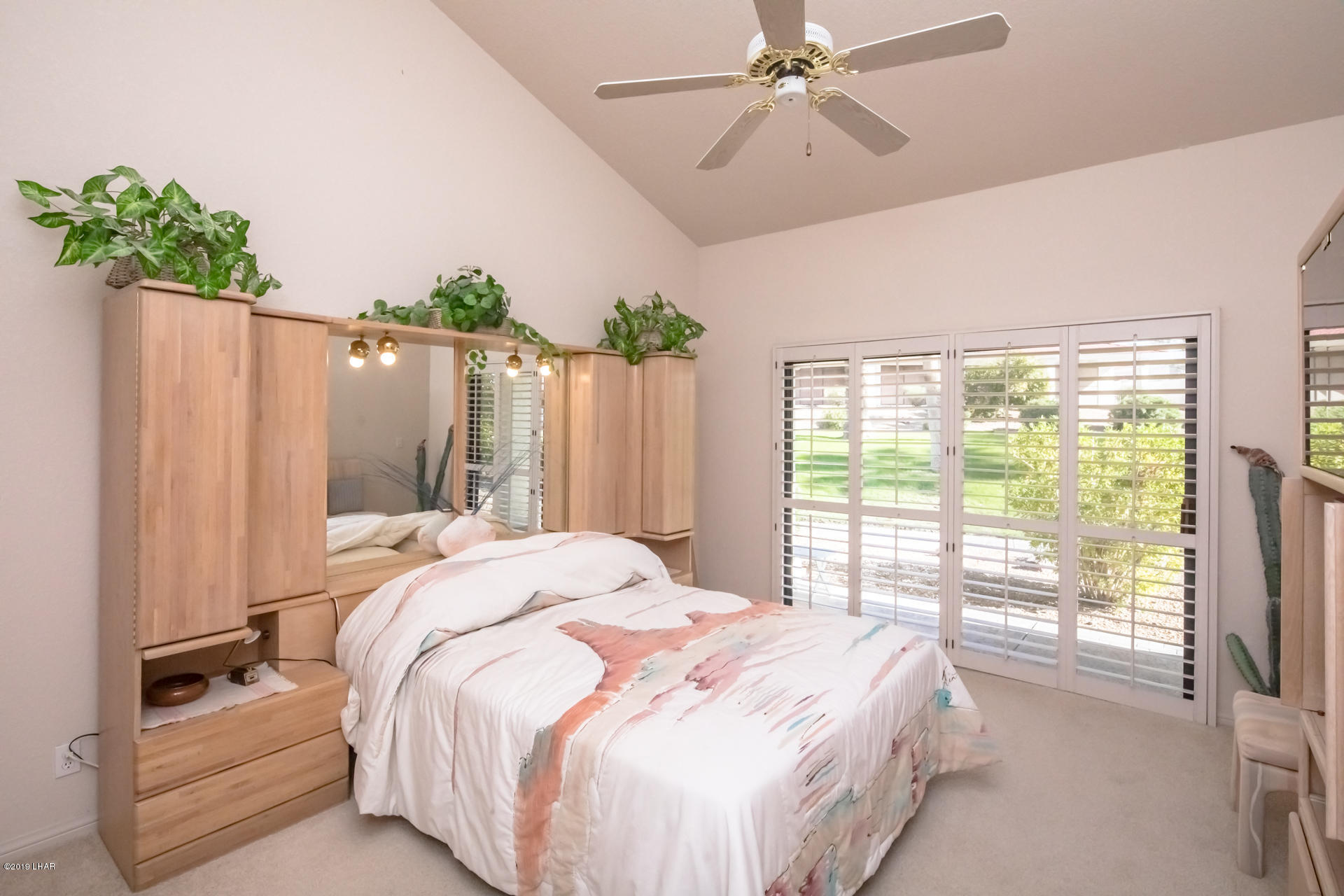 375 London Bridge Road, Unit 65 Lake Havasu City, AZ 86403 - Photo 17 of 35 Master Suite with Sliding glass window to patio.