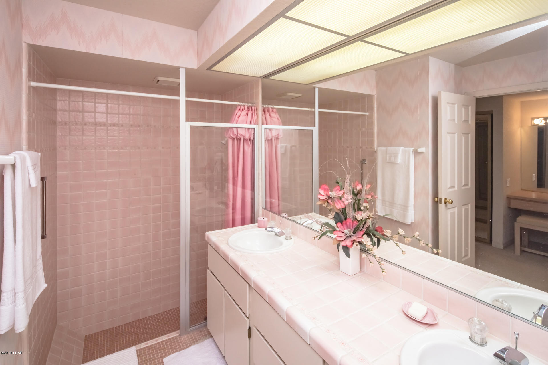 375 London Bridge Road, Unit 65 Lake Havasu City, AZ 86403 - Photo 18 of 35 Large Master Bath