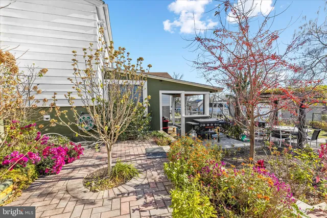 a front view of a house with a yard and fountain in middle