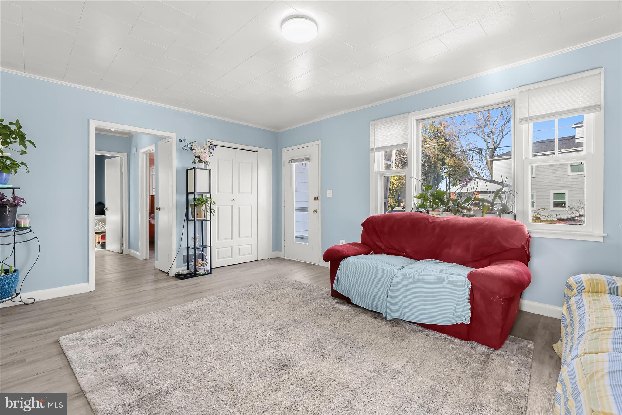 2813 Oak Grove Avenue Halethorpe, MD 21227 - Photo 4 of 43 a living room with furniture and a large window
