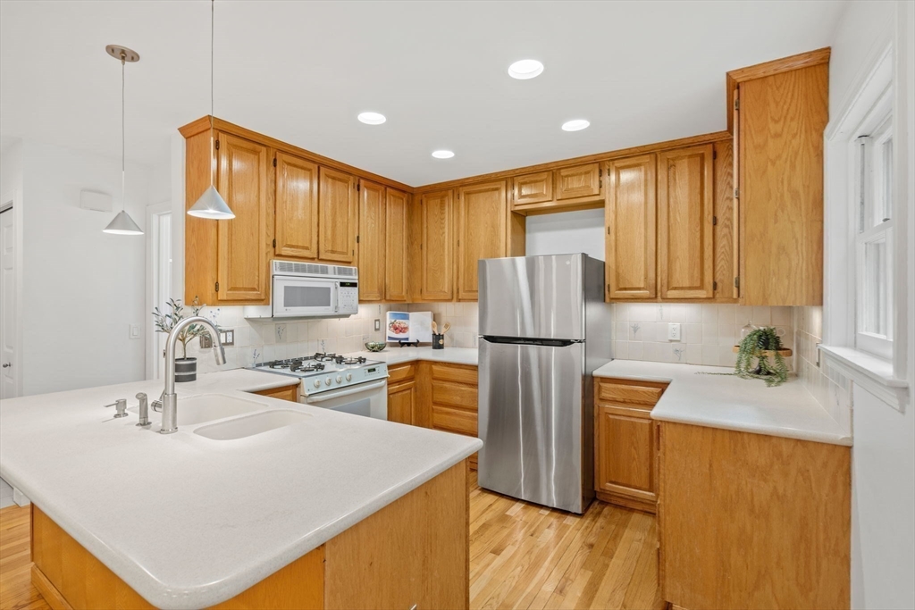 5 S Commons, Unit D Lincoln, MA 01773 - Photo 11 of 31