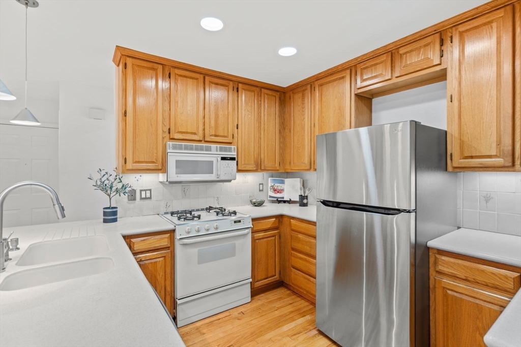 5 S Commons, Unit D Lincoln, MA 01773 - Photo 12 of 31