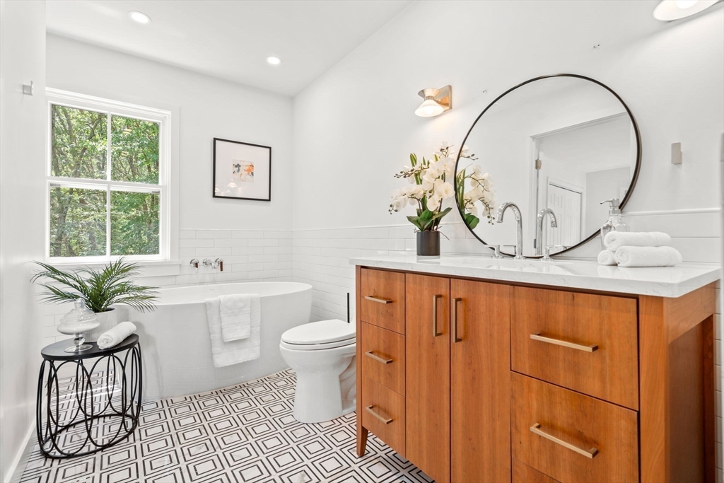 5 S Commons, Unit D Lincoln, MA 01773 - Photo 2 of 31