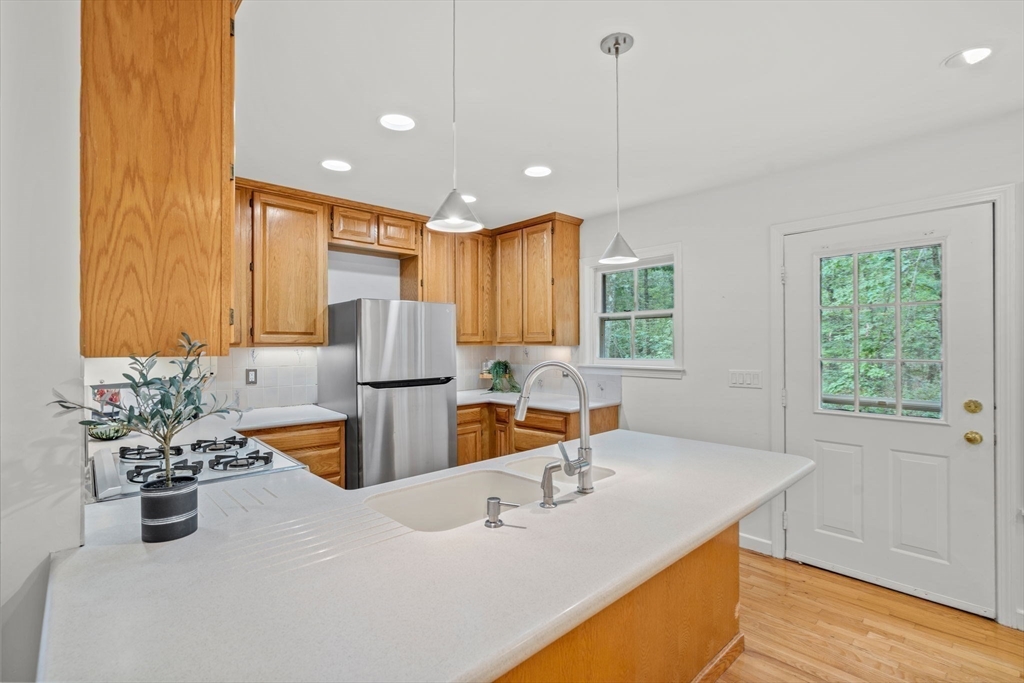 5 S Commons, Unit D Lincoln, MA 01773 - Photo 10 of 31