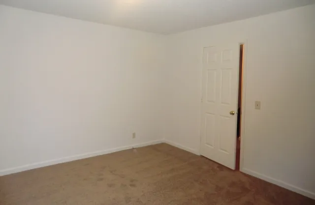 $1,200 | 400 Clearwater Drive, Nashville, TN 37217