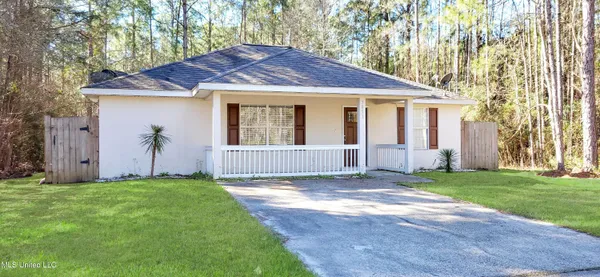 $1,350 | 7051 George Street, Bay St. Louis, MS 39520