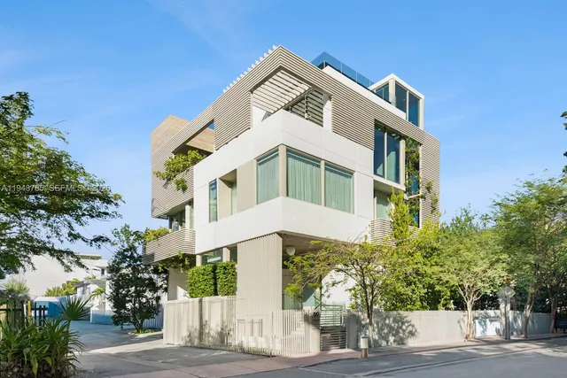 $35,000 | 819 2nd Street, Miami Beach, FL 33139