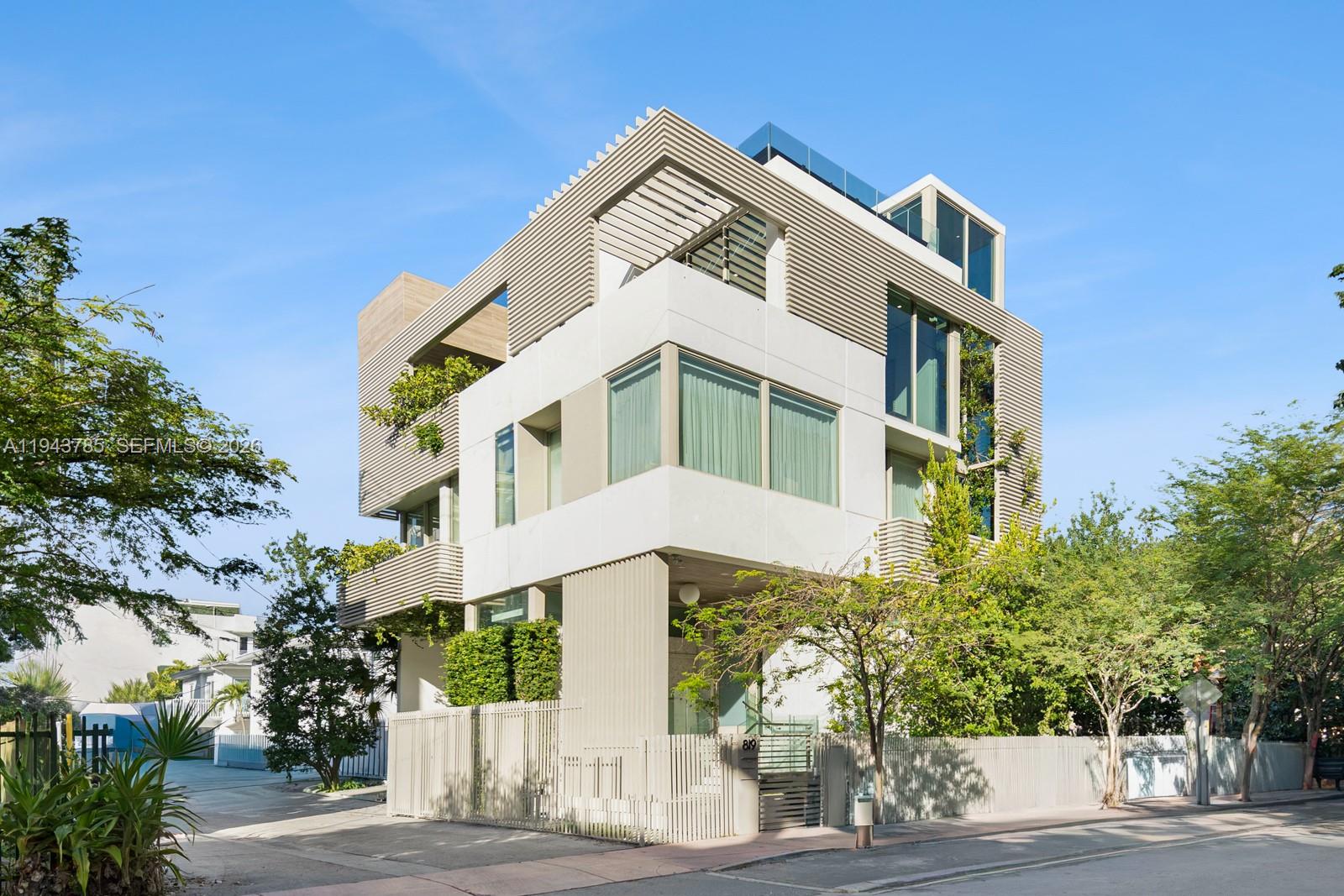 819 2nd Street Miami Beach, FL 33139 - Photo 32 of 32 a front view of a house with a yard