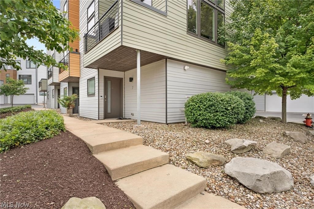 18875 Riversouth Terrace, Unit 7 Fairview Park, OH 44126 - Photo 2 of 38
