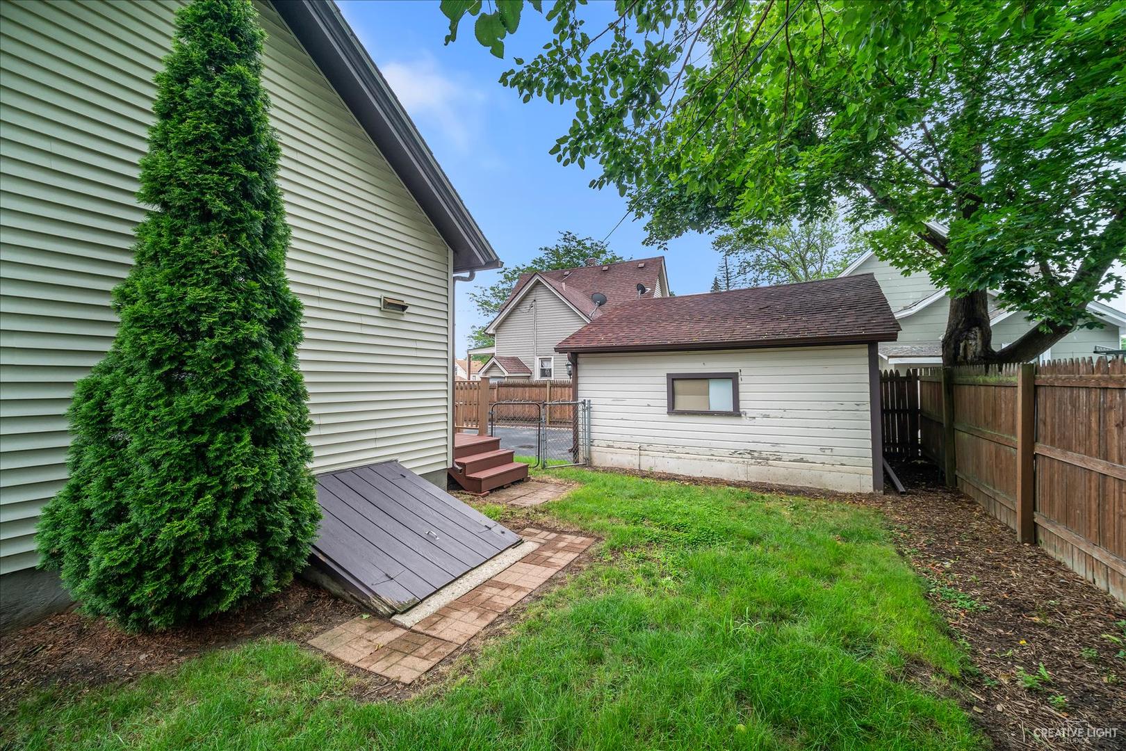 266 Perry Street Elgin, IL 60123 - Photo 22 of 22 a view of backyard with a garden