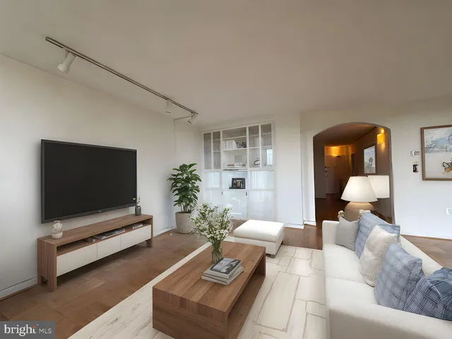 $290,000 | 4242 East-West Highway, Unit 618, Chevy Chase, MD 20815