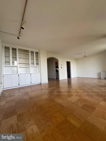 $290,000 | 4242 East-West Highway, Unit 618, Chevy Chase, MD 20815