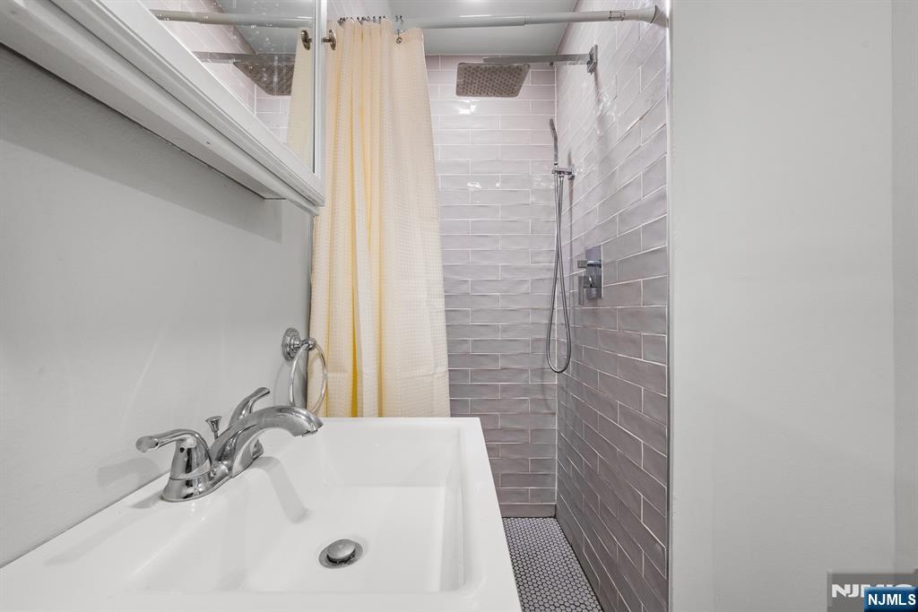 1187 Sussex Road Teaneck, NJ 07666 - Photo 20 of 36 Gallery Image 20